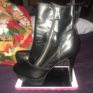 Guess Corbella boots